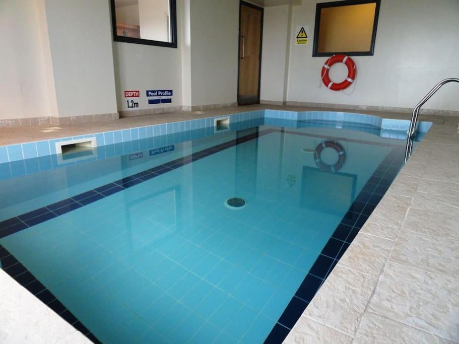 2Bed With Pool & Sea View Apartment New Quay Exterior foto